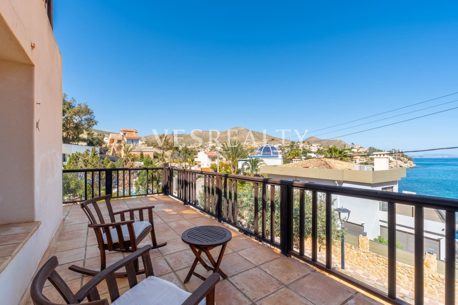 Chalet de 3 habitaciones en El Campello en venta con garaje - 1.190.000 € (Ref: 9739037)