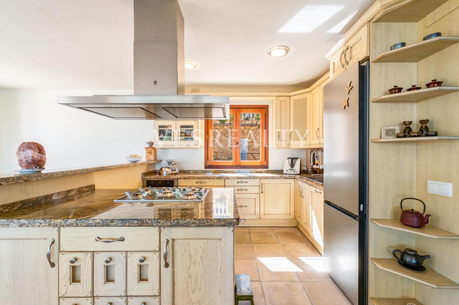 Chalet de 3 habitaciones en El Campello en venta con garaje - 1.190.000 € (Ref: 9739037)