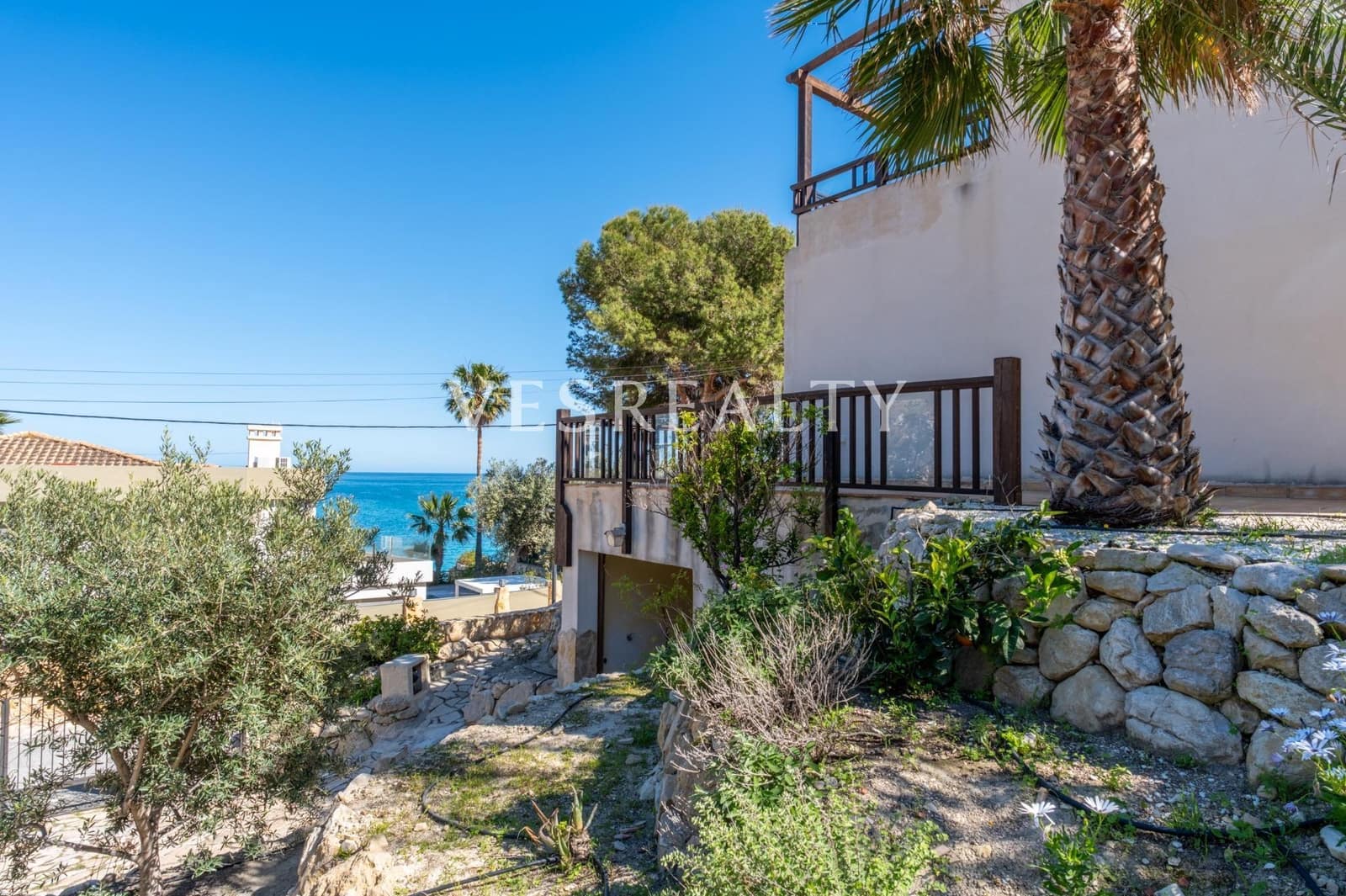 Chalet de 3 habitaciones en El Campello en venta con garaje - 1.190.000 € (Ref: 9739037)