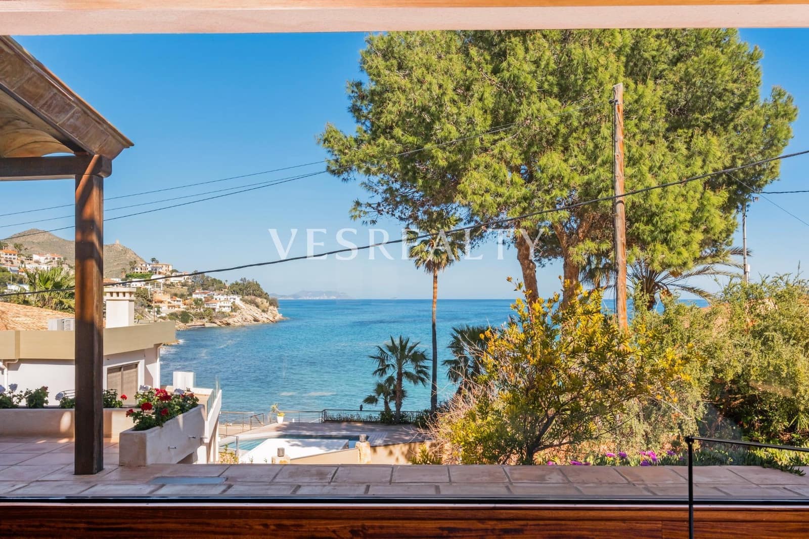 Chalet de 3 habitaciones en El Campello en venta con garaje - 1.190.000 € (Ref: 9739037)