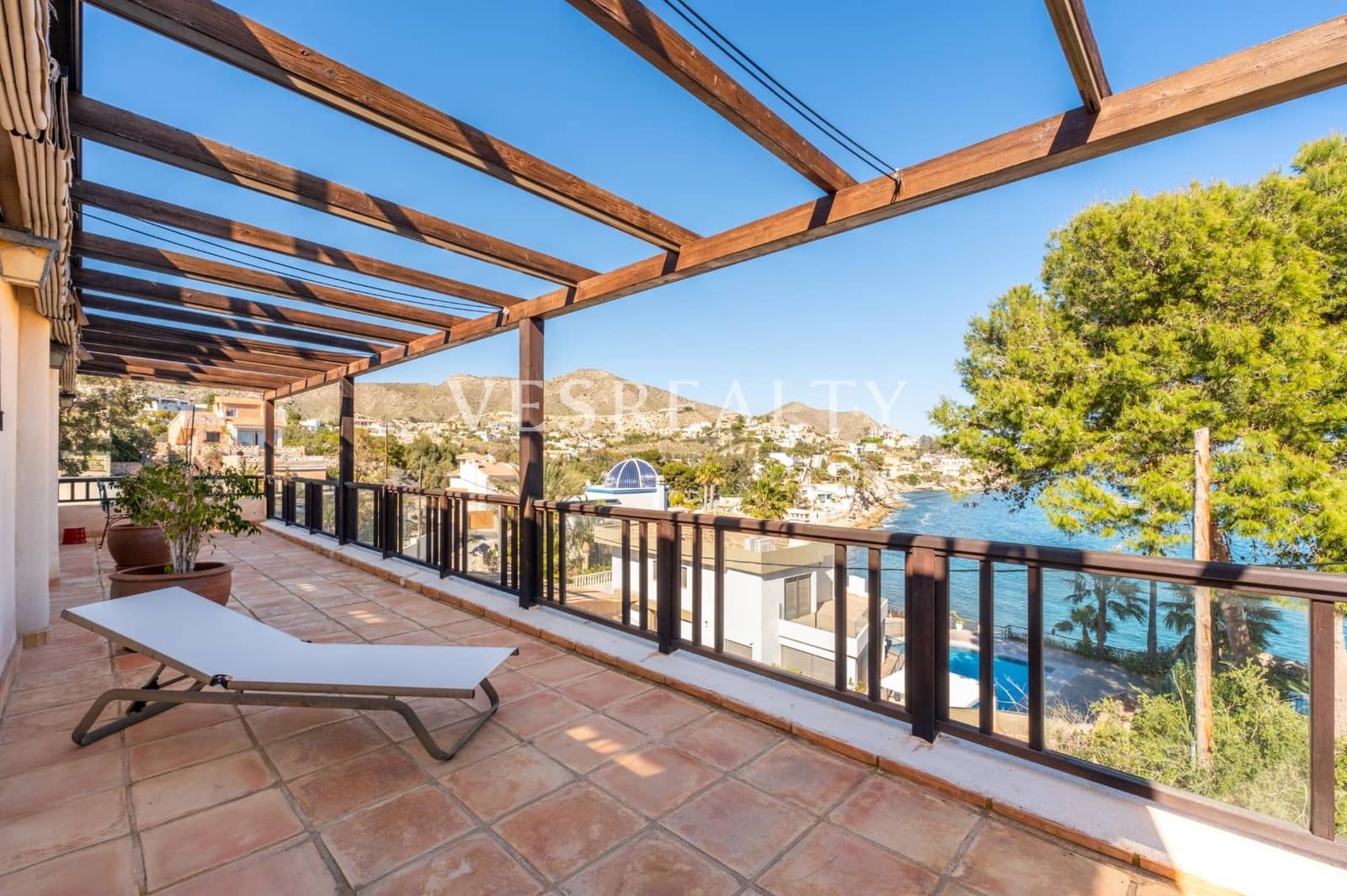 Chalet de 3 habitaciones en El Campello en venta con garaje - 1.190.000 € (Ref: 9739037)