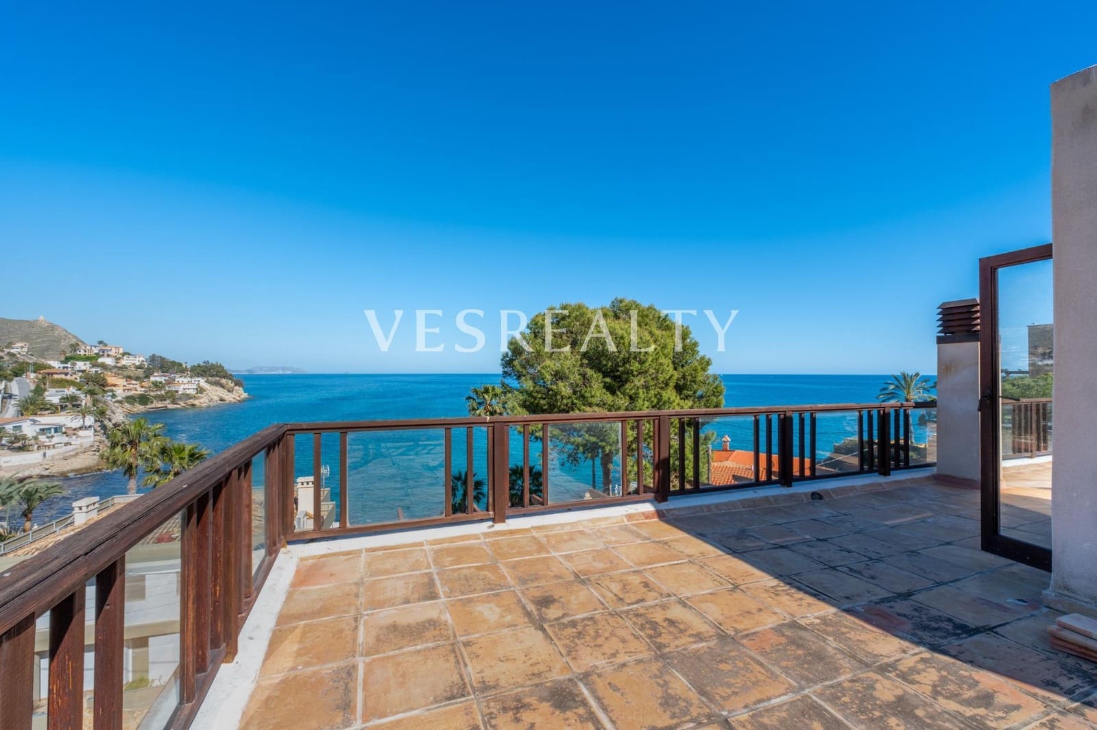 Chalet de 3 habitaciones en El Campello en venta con garaje - 1.190.000 € (Ref: 9739037)