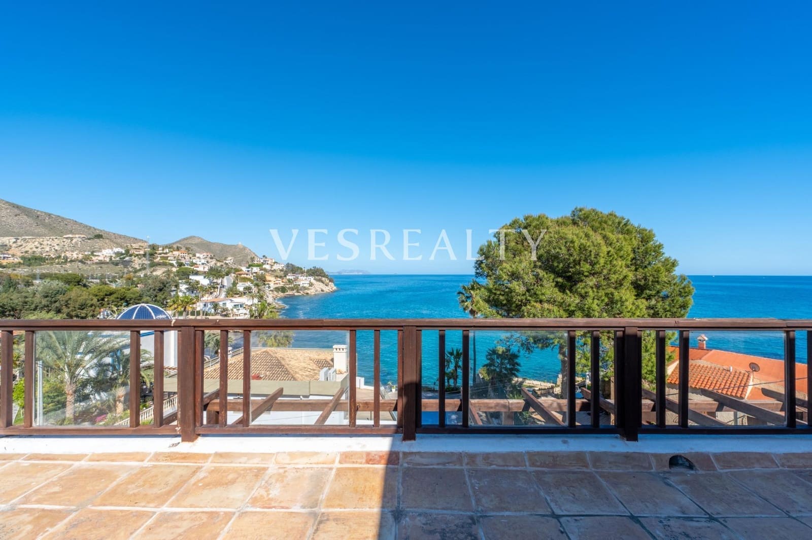 Chalet de 3 habitaciones en El Campello en venta con garaje - 1.190.000 € (Ref: 9739037)