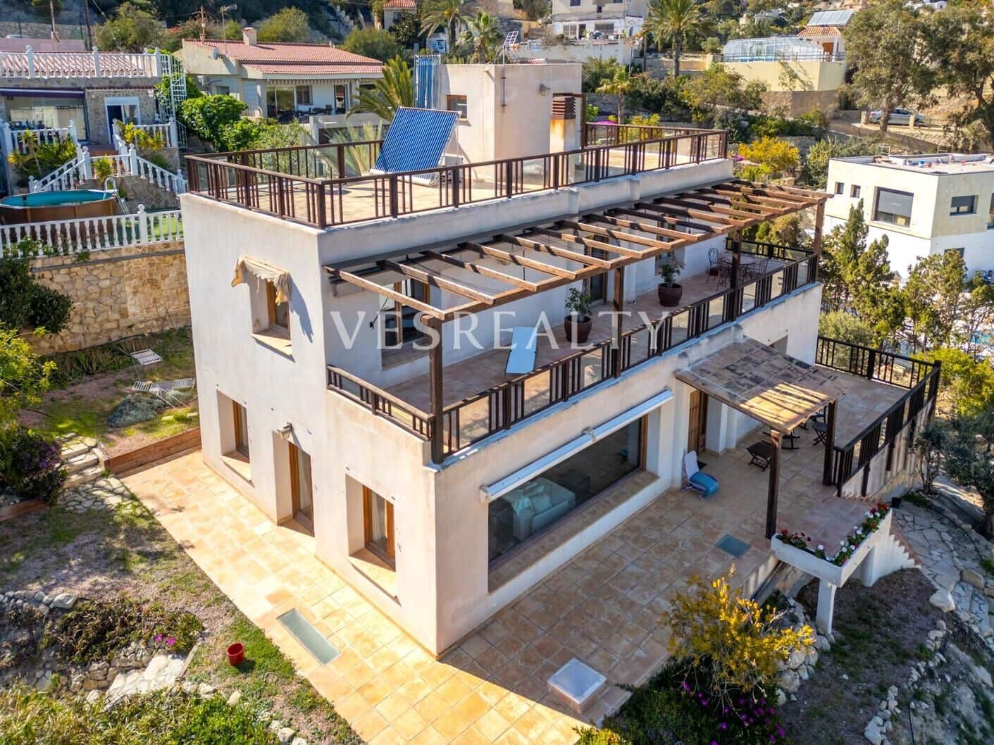 Chalet de 3 habitaciones en El Campello en venta con garaje - 1.190.000 € (Ref: 9739037)