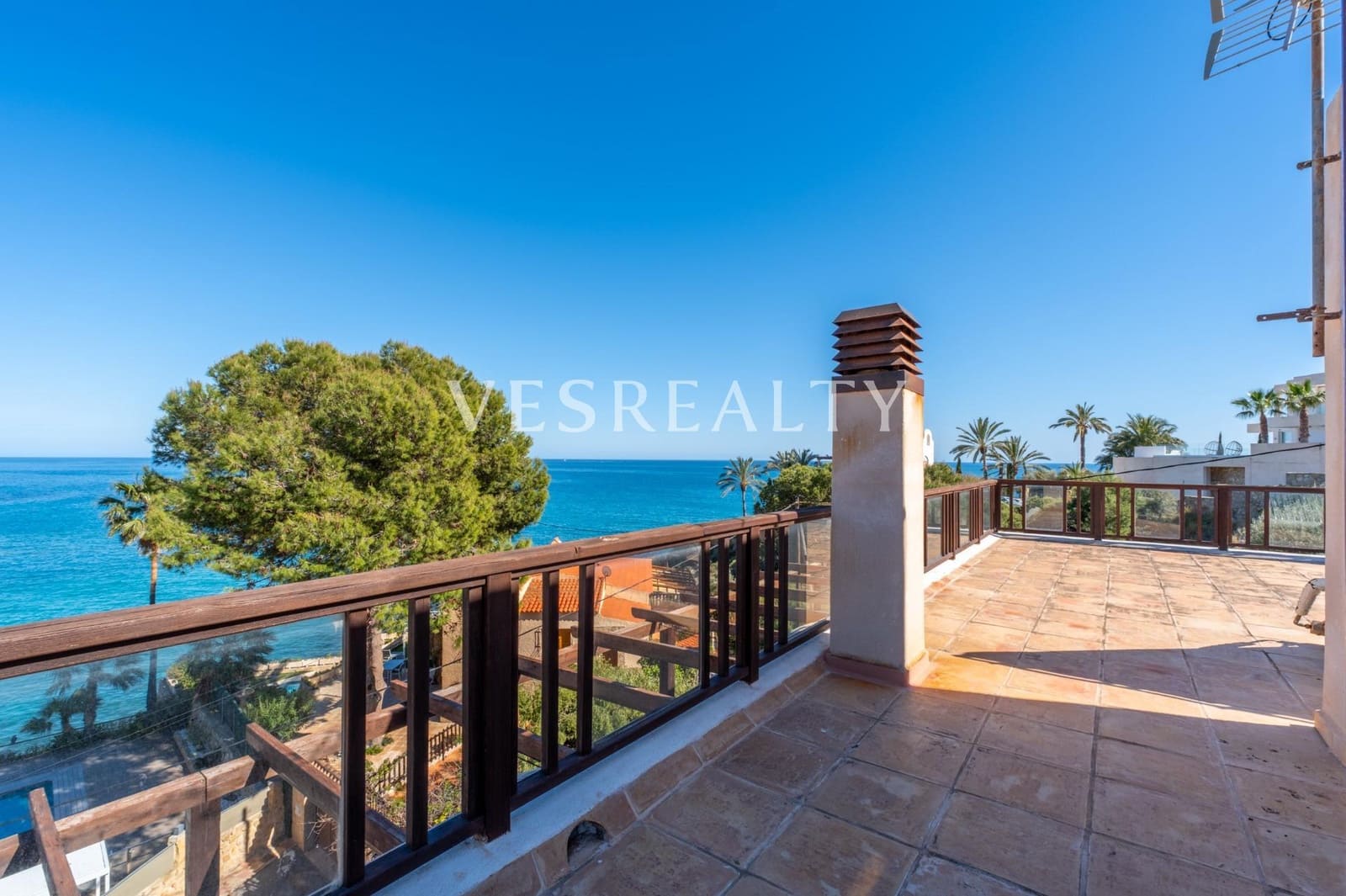 Chalet de 3 habitaciones en El Campello en venta con garaje - 1.190.000 € (Ref: 9739037)