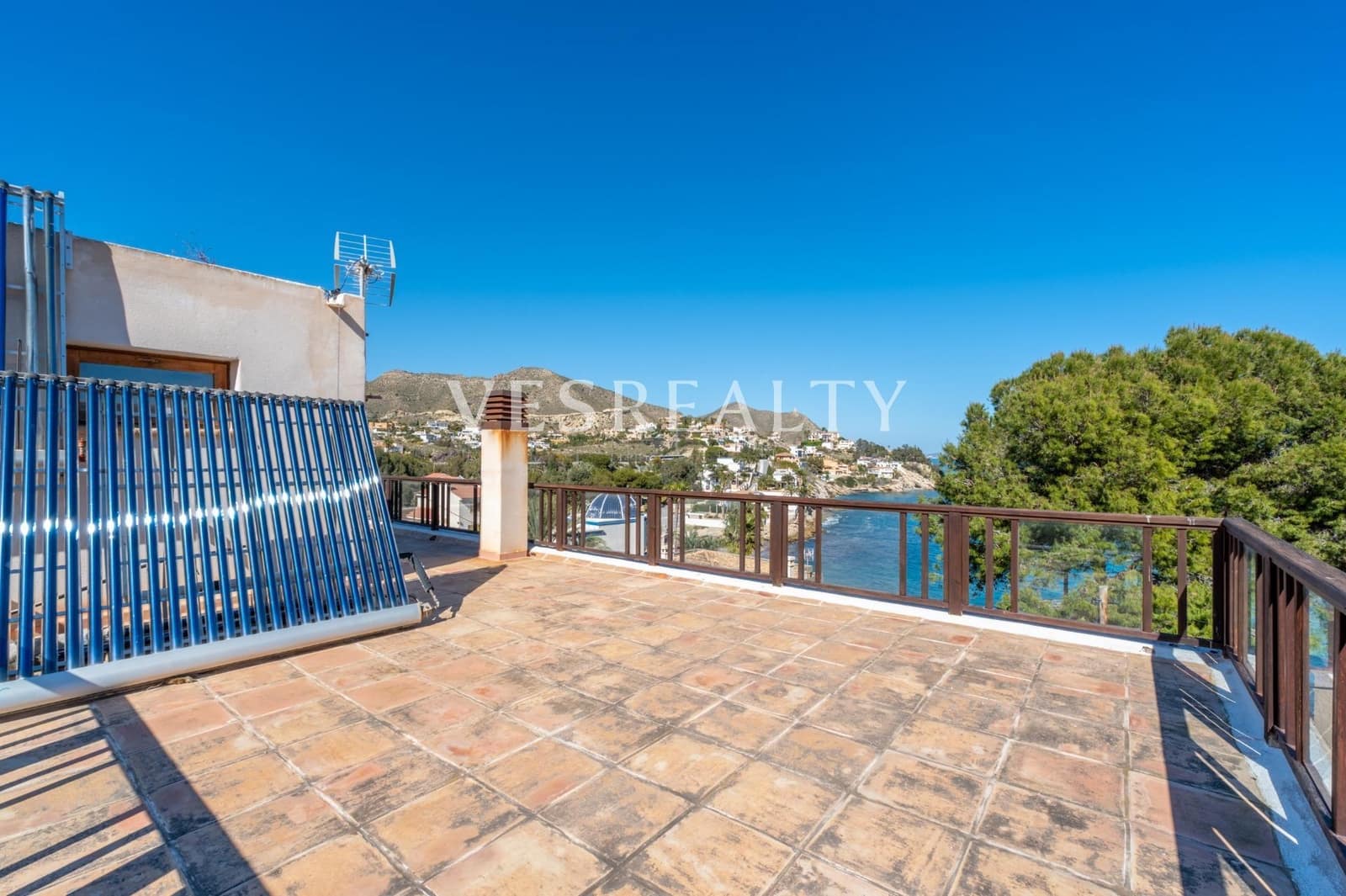 Chalet de 3 habitaciones en El Campello en venta con garaje - 1.190.000 € (Ref: 9739037)