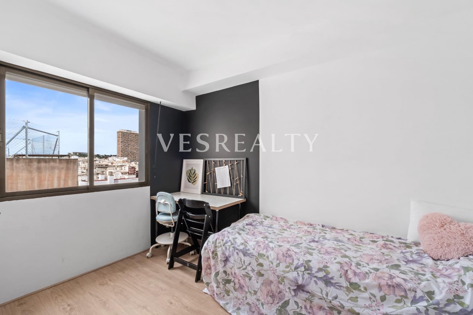 4 bedroom Penthouse for sale in Alicante / Alacant city - € 850,000 (Ref: 9739038)