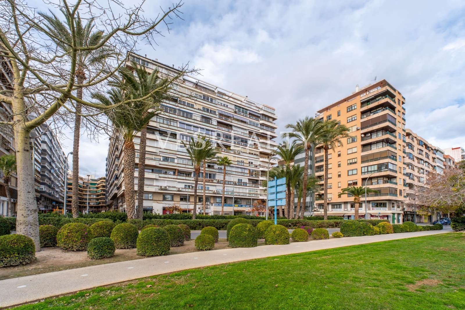 4 bedroom Penthouse for sale in Alicante / Alacant city - € 850,000 (Ref: 9739038)