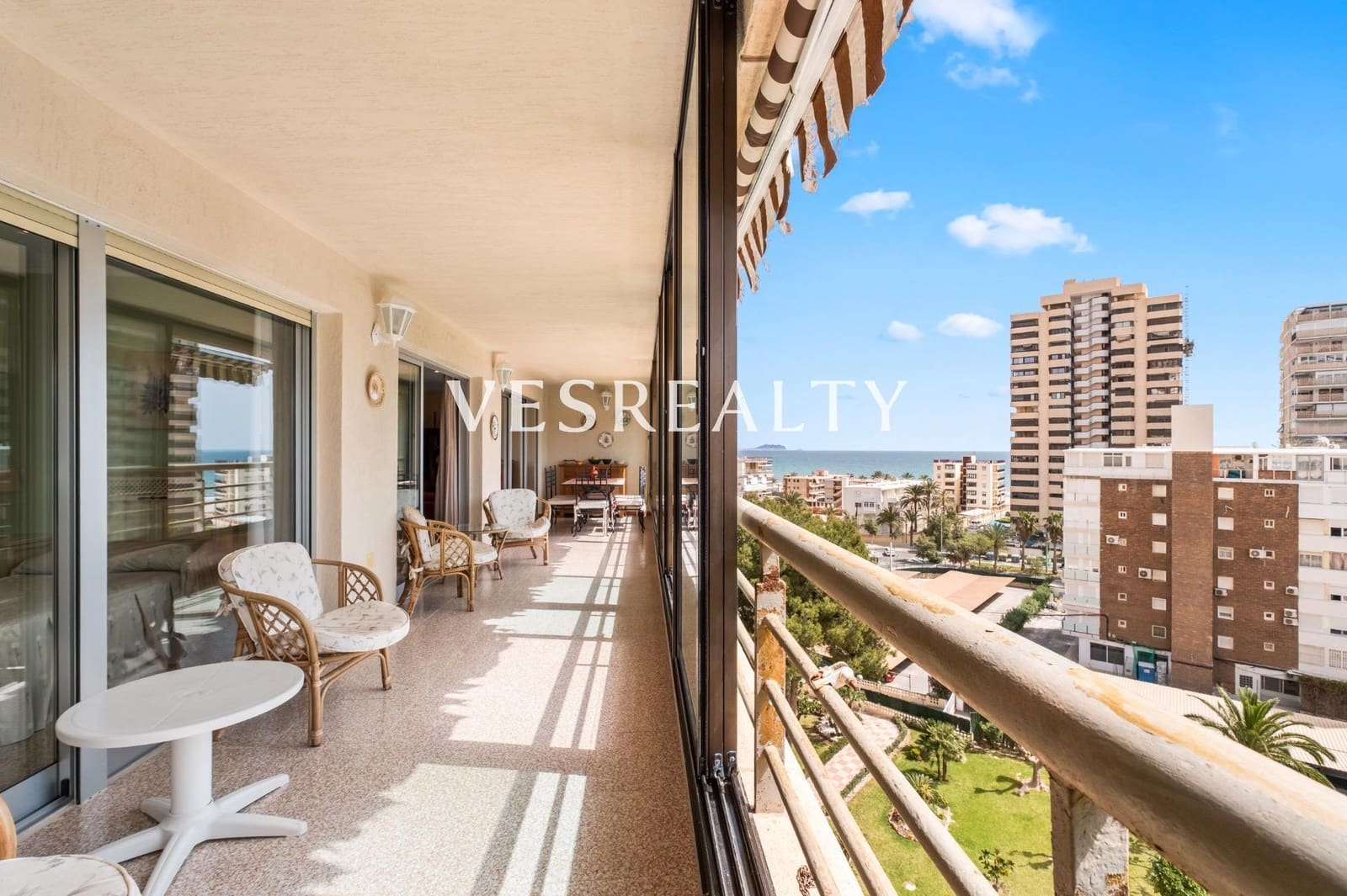 4 chambre Appartement à vendre à Playa de San Juan avec piscine - 650 000 € (Ref: 9770833)