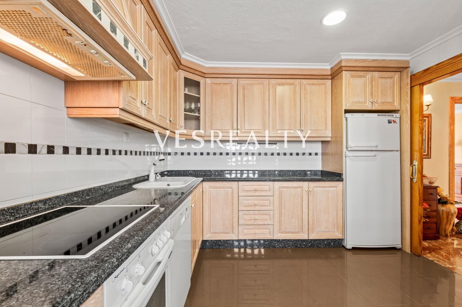 4 chambre Appartement à vendre à Playa de San Juan avec piscine - 650 000 € (Ref: 9770833)