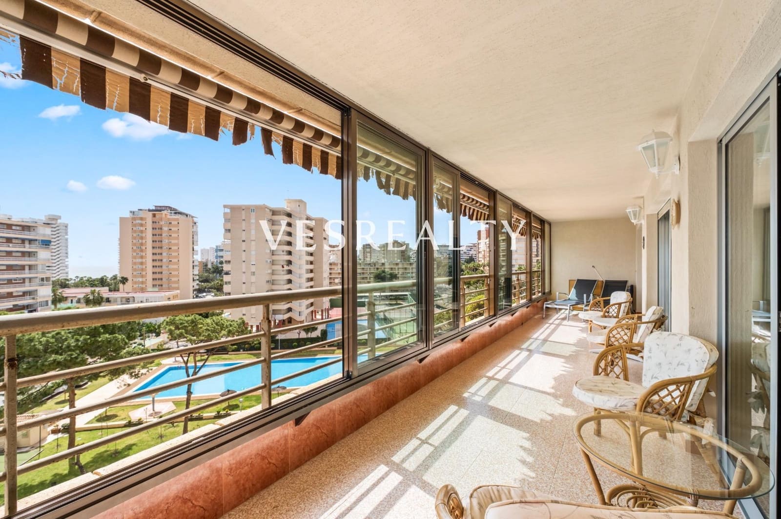 4 chambre Appartement à vendre à Playa de San Juan avec piscine - 650 000 € (Ref: 9770833)