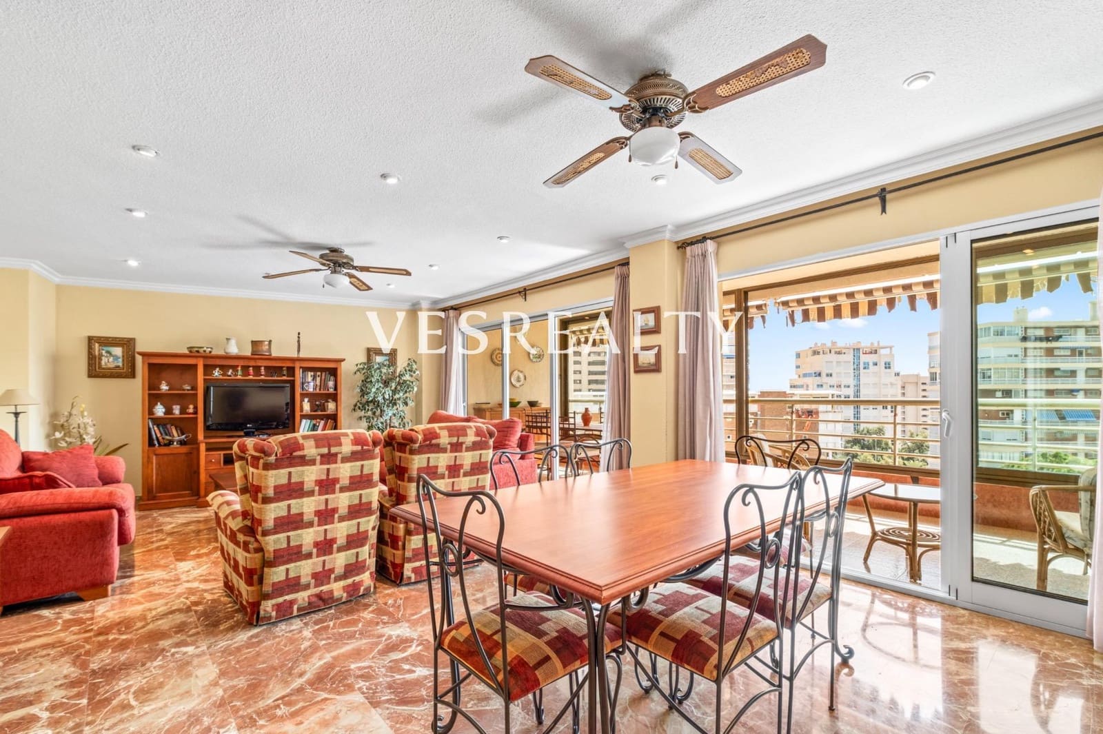 4 chambre Appartement à vendre à Playa de San Juan avec piscine - 650 000 € (Ref: 9770833)