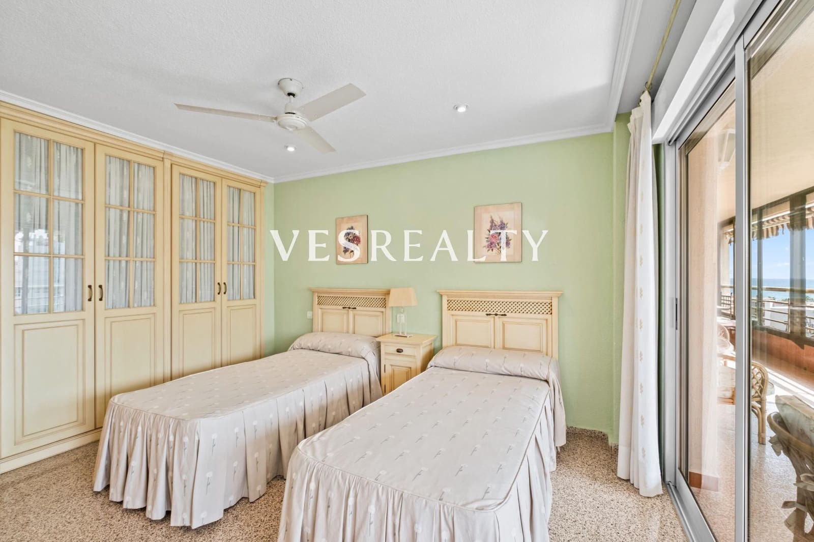 4 chambre Appartement à vendre à Playa de San Juan avec piscine - 650 000 € (Ref: 9770833)