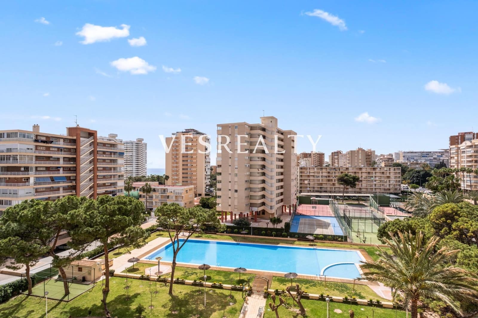 4 chambre Appartement à vendre à Playa de San Juan avec piscine - 650 000 € (Ref: 9770833)