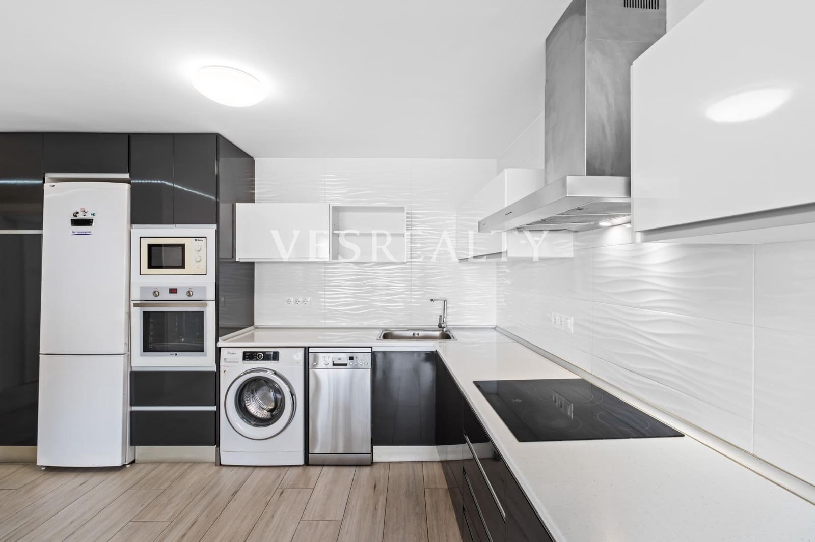 2 bedroom Flat for rent in Alicante / Alacant city with garage - € 1,200 (Ref: 9825473)