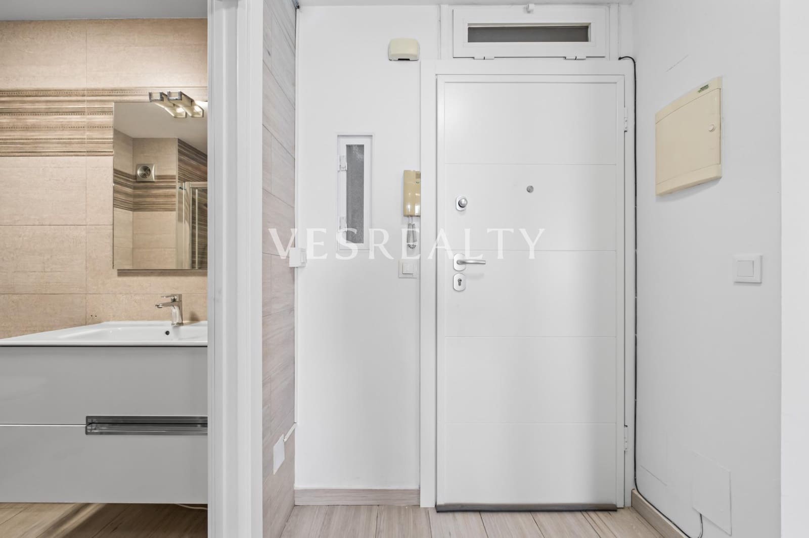 2 bedroom Flat for rent in Alicante / Alacant city with garage - € 1,200 (Ref: 9825473)