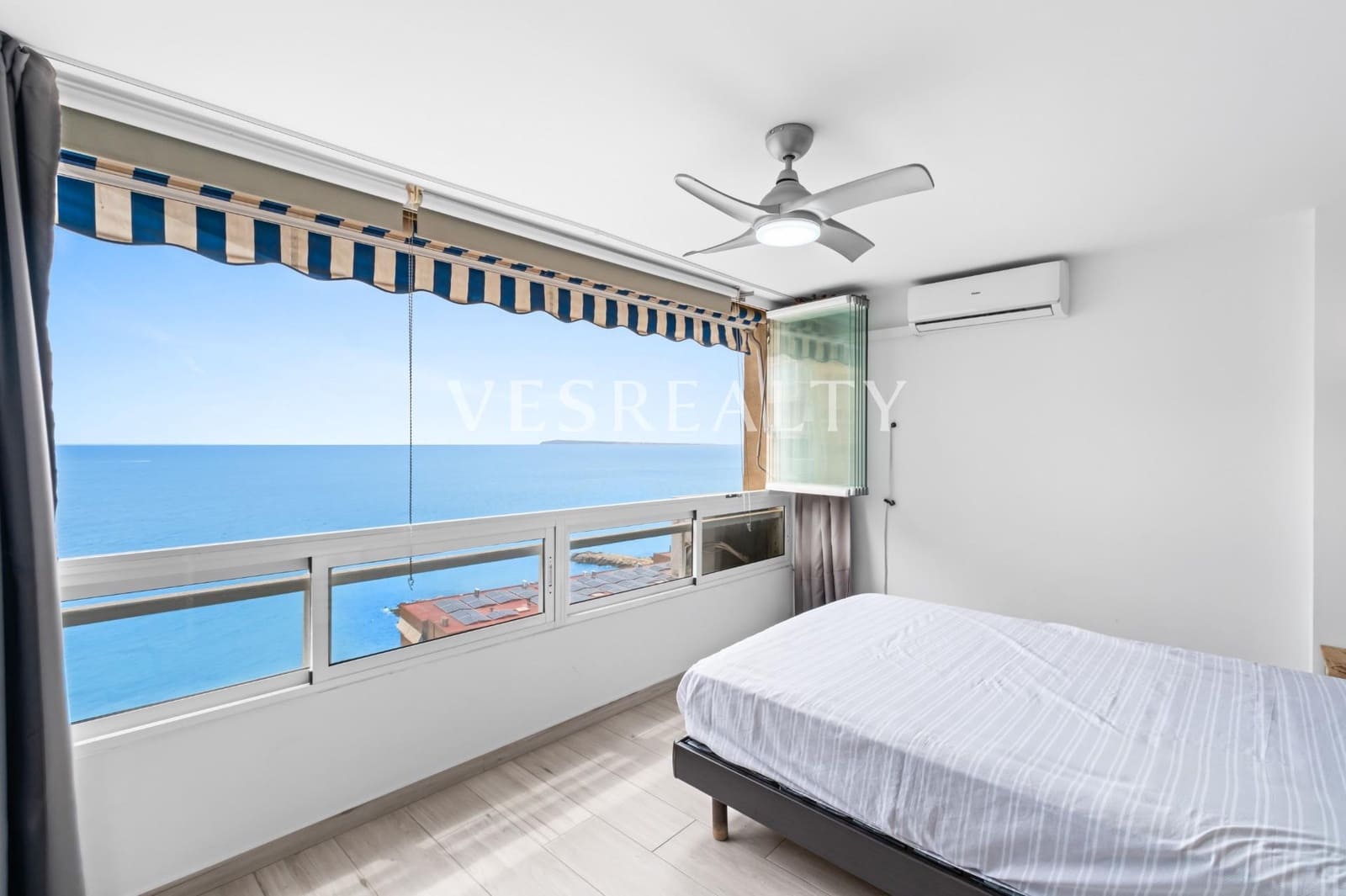 2 bedroom Flat for rent in Alicante / Alacant city with garage - € 1,200 (Ref: 9825473)