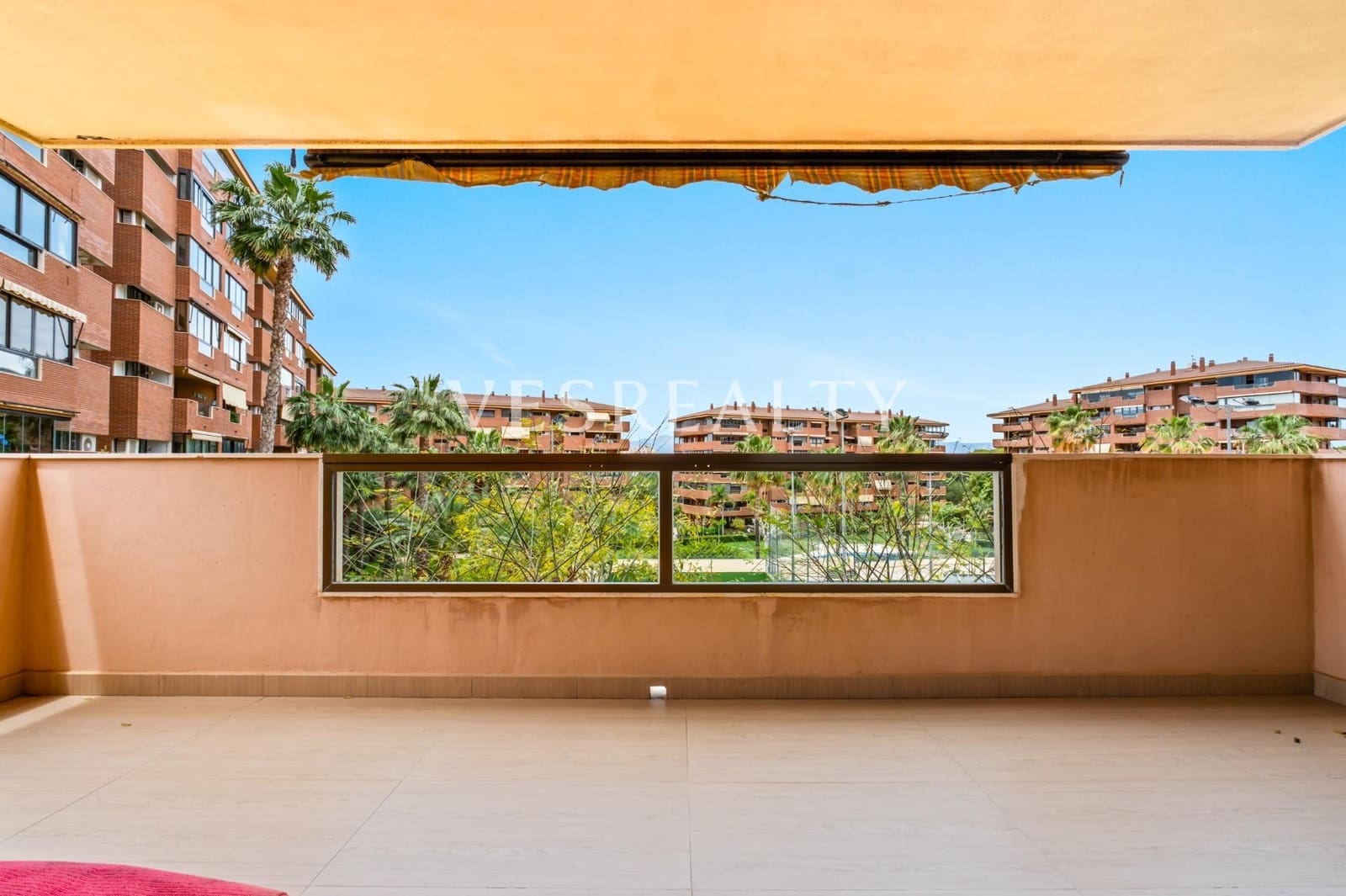 Piso de 2 habitaciones en Alicante / Alacant ciudad en venta con piscina garaje - 475.000 € (Ref: 9825474)