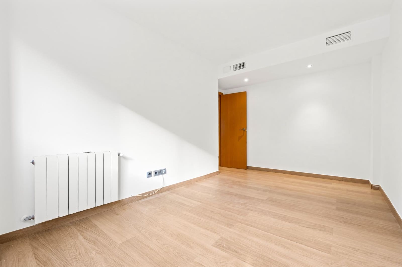 2 slaapkamer Flat te koop in Alicante stad met zwembad garage - € 475.000 (Ref: 9825474)