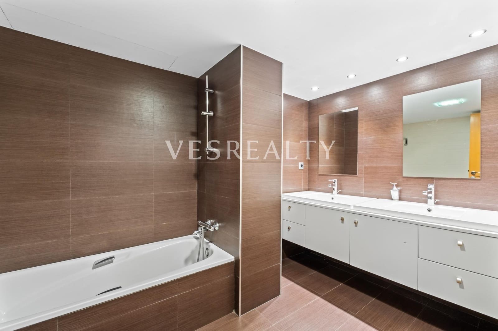 Piso de 3 habitaciones en Alicante / Alacant ciudad en venta con piscina garaje - 435.000 € (Ref: 9825475)