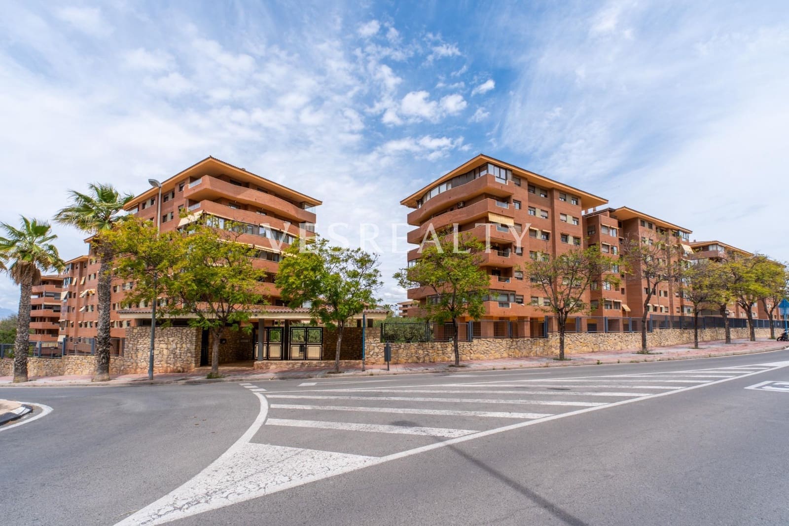Piso de 3 habitaciones en Alicante / Alacant ciudad en venta con piscina garaje - 435.000 € (Ref: 9825475)