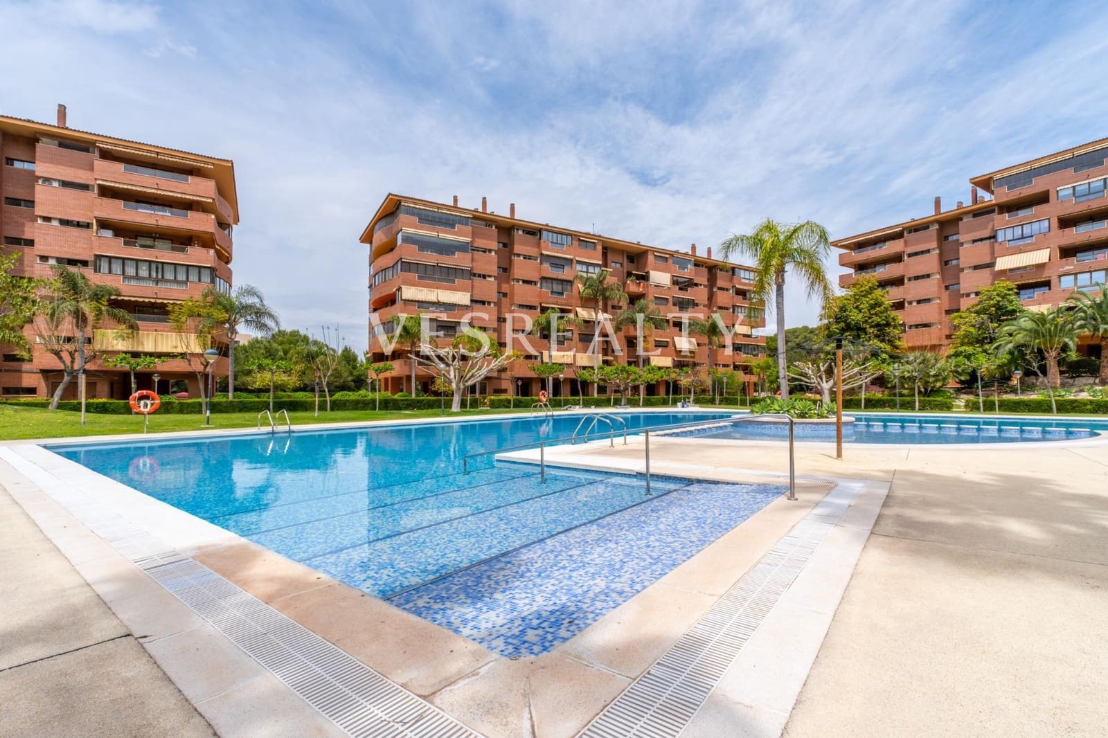 Piso de 3 habitaciones en Alicante / Alacant ciudad en venta con piscina garaje - 435.000 € (Ref: 9825475)
