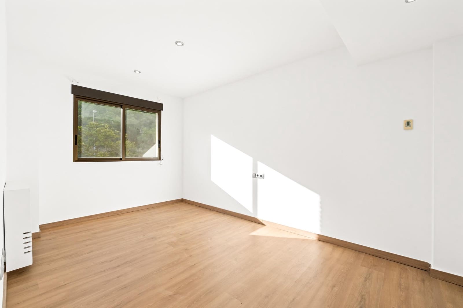 3 bedroom Flat for sale in Alicante / Alacant city with pool garage - € 435,000 (Ref: 9825475)