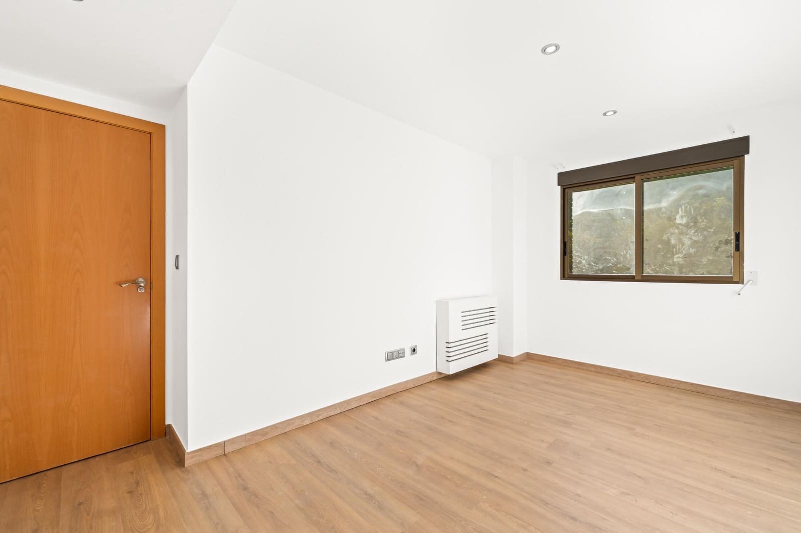 3 bedroom Flat for sale in Alicante / Alacant city with pool garage - € 435,000 (Ref: 9825475)