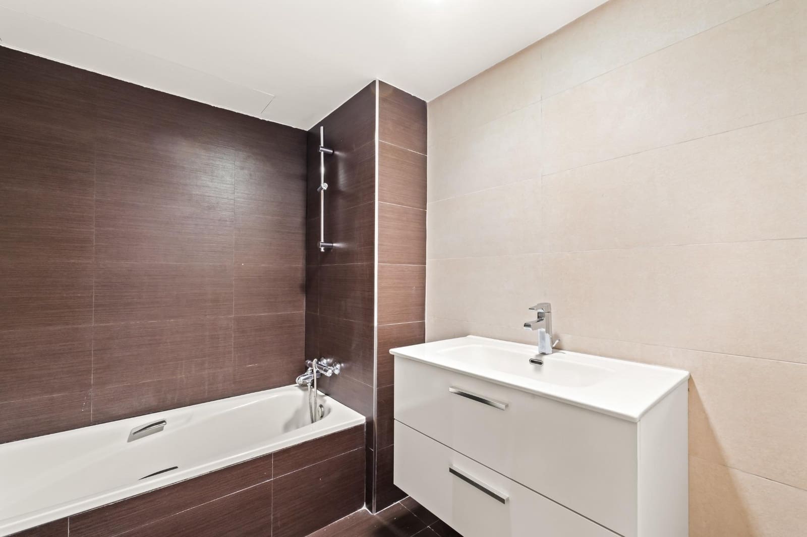 3 bedroom Flat for sale in Alicante / Alacant city with pool garage - € 435,000 (Ref: 9825475)