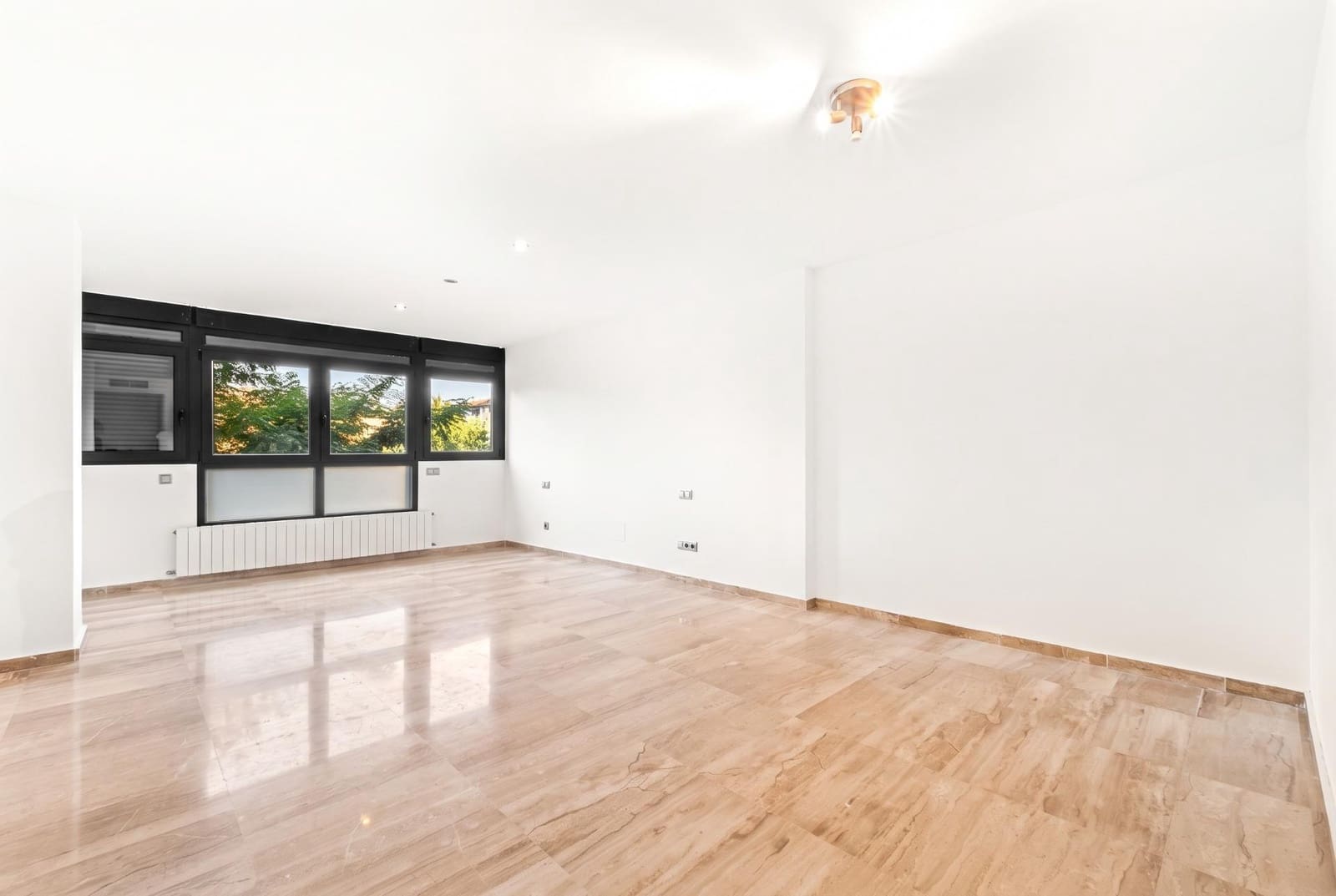 3 bedroom Flat for sale in Alicante / Alacant city with pool garage - € 435,000 (Ref: 9825475)