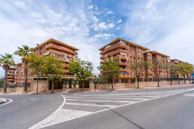 3 soveværelse Lejlighed til salg i Vistahermosa, Alicante by med swimmingpool garage - € 435.000 (Ref: 9825475)