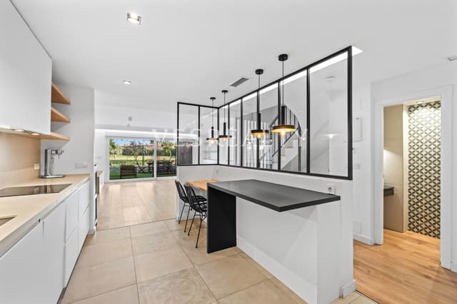 5 Zimmer Reihenhaus zu vermieten in Alicante Golf, Alicante / Alacant Stadt mit Pool Garage - 3.200 € (Ref: 9825476)