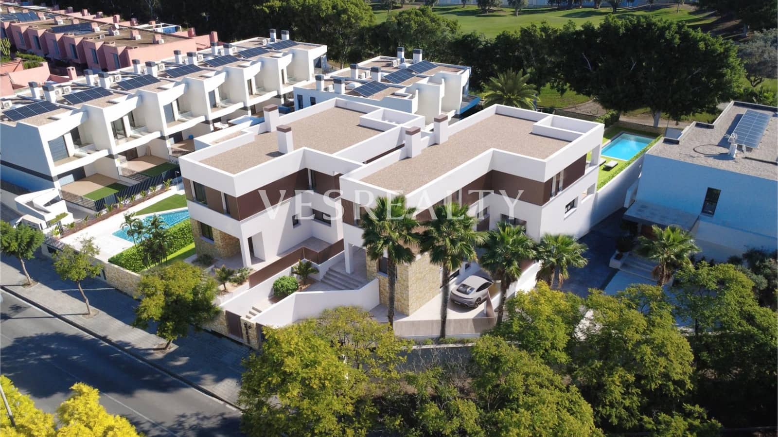 4 soverom Villa til salgs i Alicante by med svømmebasseng garasje - € 1 465 000 (Ref: 9849655)