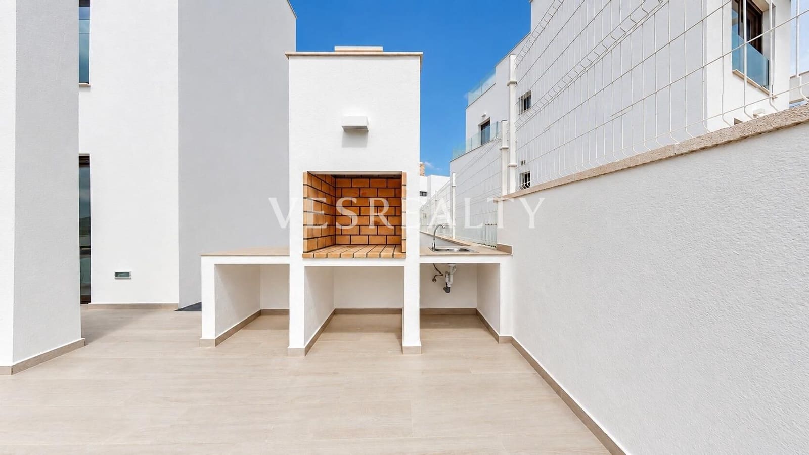 5 bedroom Villa for sale in Finestrat with pool - € 819,900 (Ref: 9894092)
