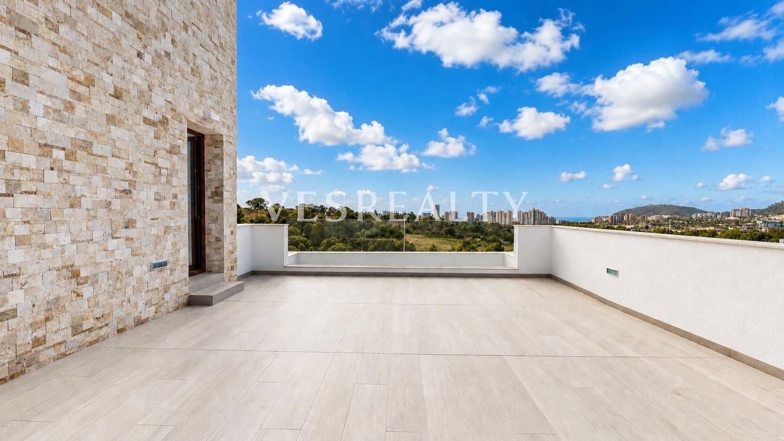 5 bedroom Villa for sale in Finestrat with pool - € 819,900 (Ref: 9894092)