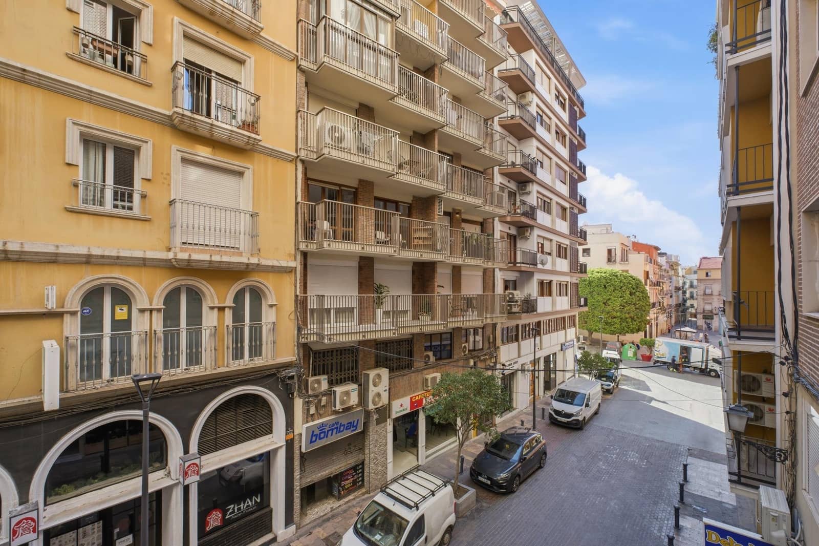 Flat te huur in Alicante stad - € 2.500 (Ref: 9904200)