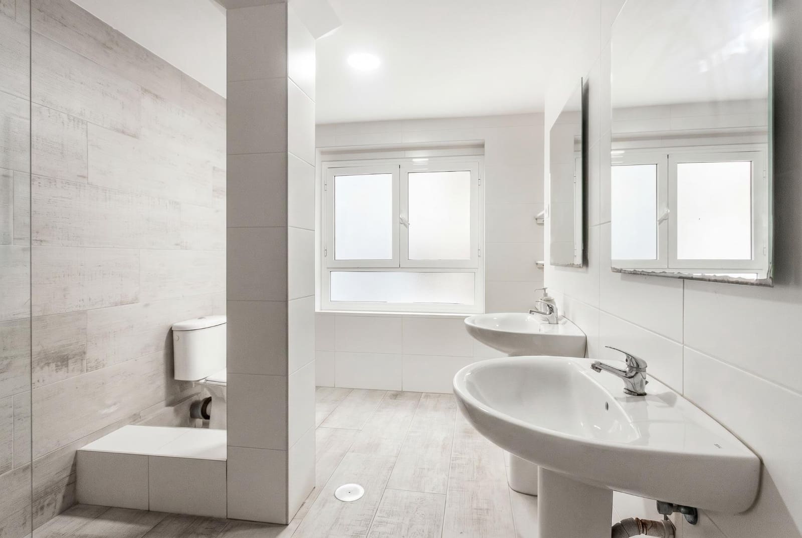 8 bedroom Flat for sale in Alicante / Alacant city - € 750,000 (Ref: 9916064)