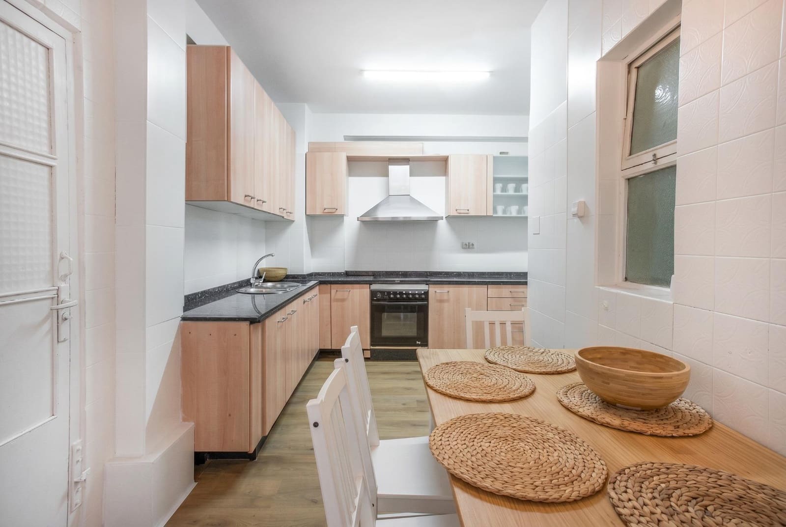 8 bedroom Flat for sale in Alicante / Alacant city - € 750,000 (Ref: 9916064)