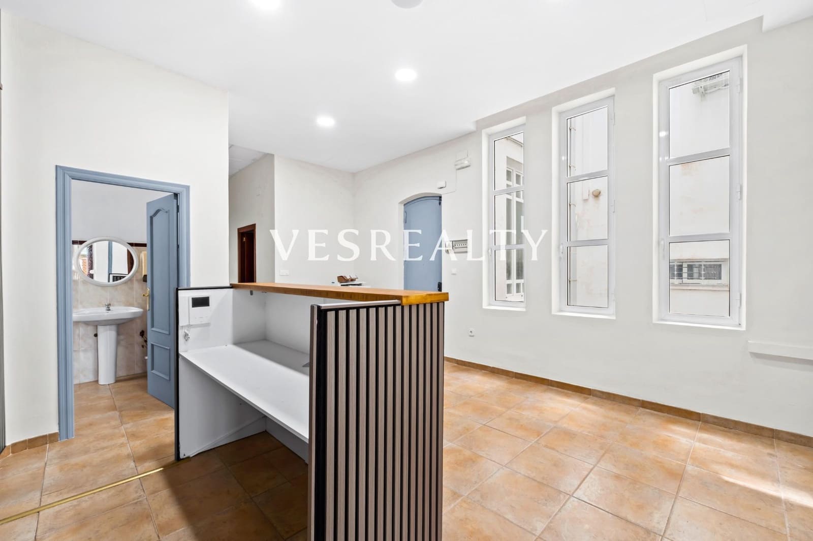 4 soveværelse Kontor til leje i Alicante by - € 2.200 (Ref: 9963328)
