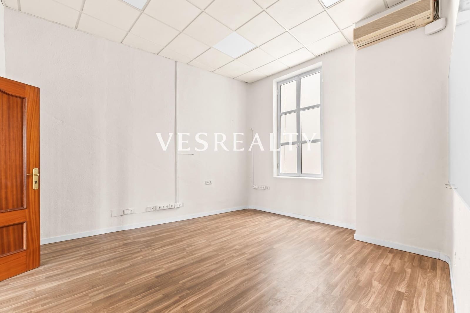 4 soveværelse Kontor til leje i Alicante by - € 2.200 (Ref: 9963328)