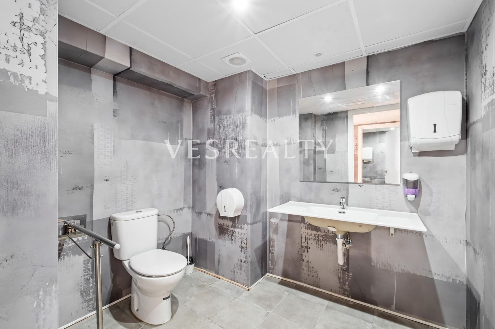 Kommersiell til leie i Alicante by - € 1 800 (Ref: 9966798)