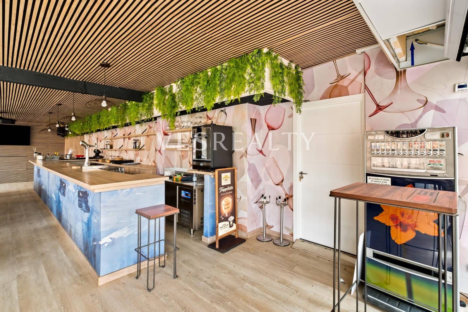 Commercial for sale in Alicante / Alacant city - € 350,000 (Ref: 9966799)