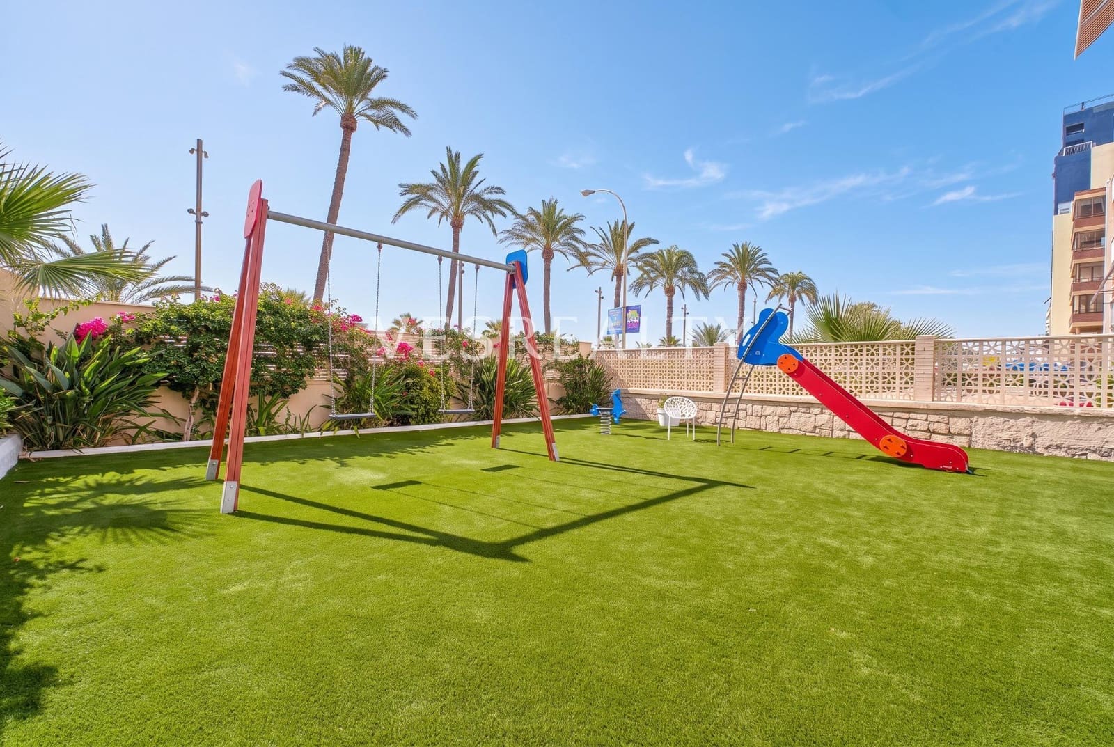 2 soverom Leilighet til leie i Playa de San Juan med svømmebasseng garasje - € 1 700 (Ref: 9977485)