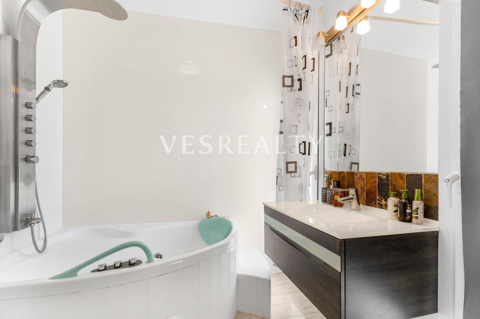 7 makuuhuone Huvila myytävänä paikassa Calpe / Calp mukana uima-altaan - 2 995 000 € (Ref: 9990876)