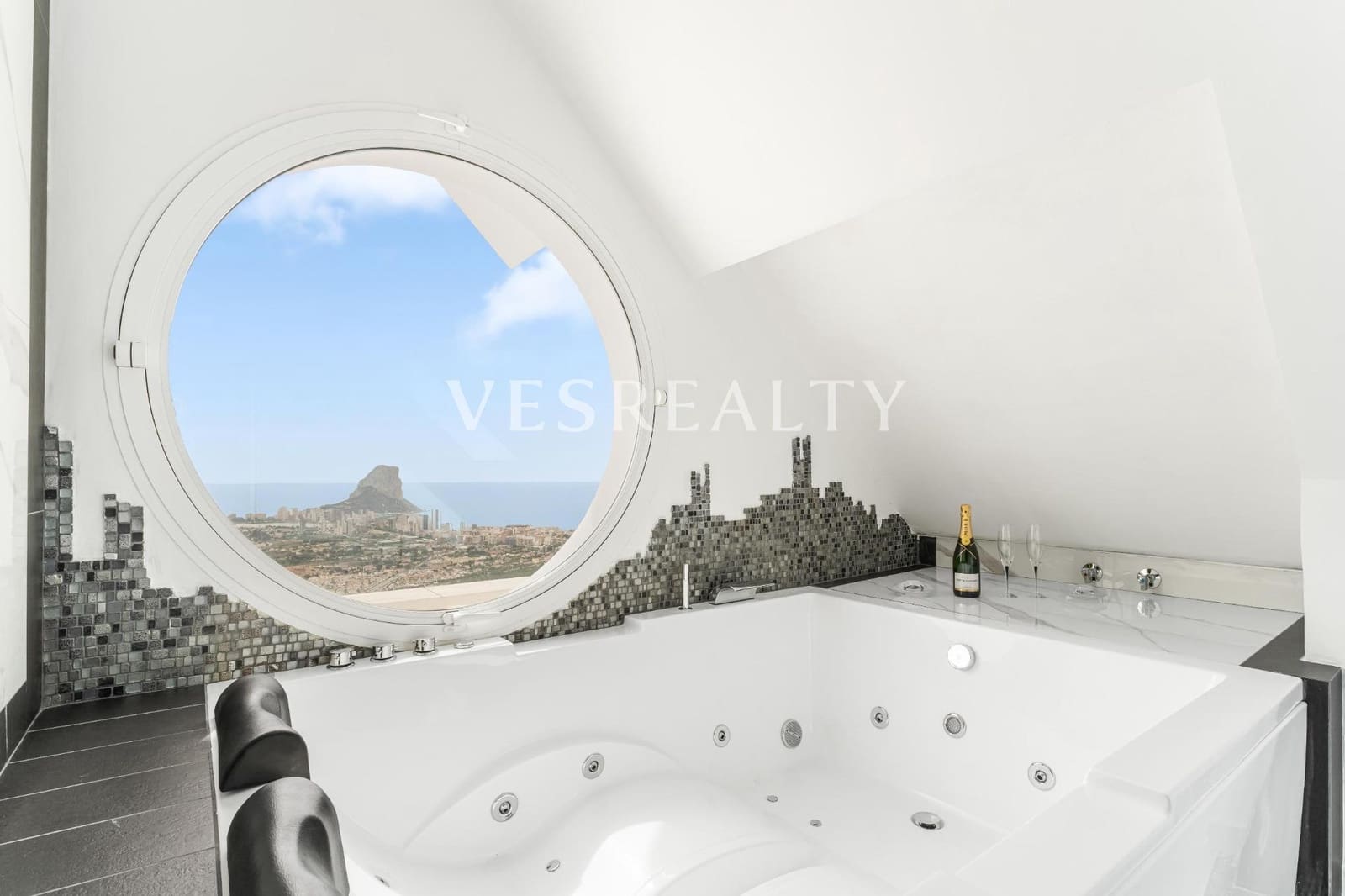 7 makuuhuone Huvila myytävänä paikassa Calpe / Calp mukana uima-altaan - 2 995 000 € (Ref: 9990876)