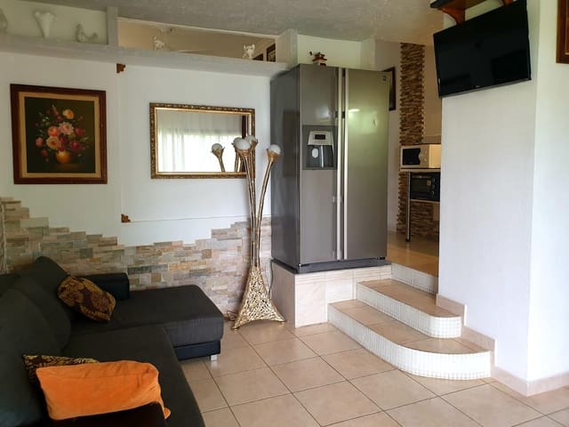 1 bedroom Apartment for sale in Los Cristianos, Arona with pool - € 234,999 (Ref: 8951673)