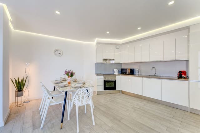 3 makuuhuone Huoneisto myytävänä paikassa Playa Paraiso, Adeje mukana uima-altaan - 690 000 € (Ref: 9486567)