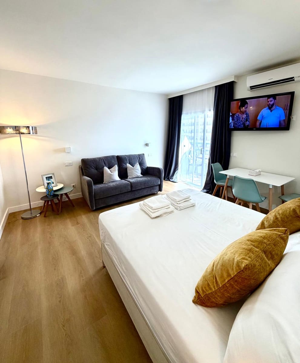 Apartment for sale in Playa Paraiso with pool - € 215,000 (Ref: 9702403)