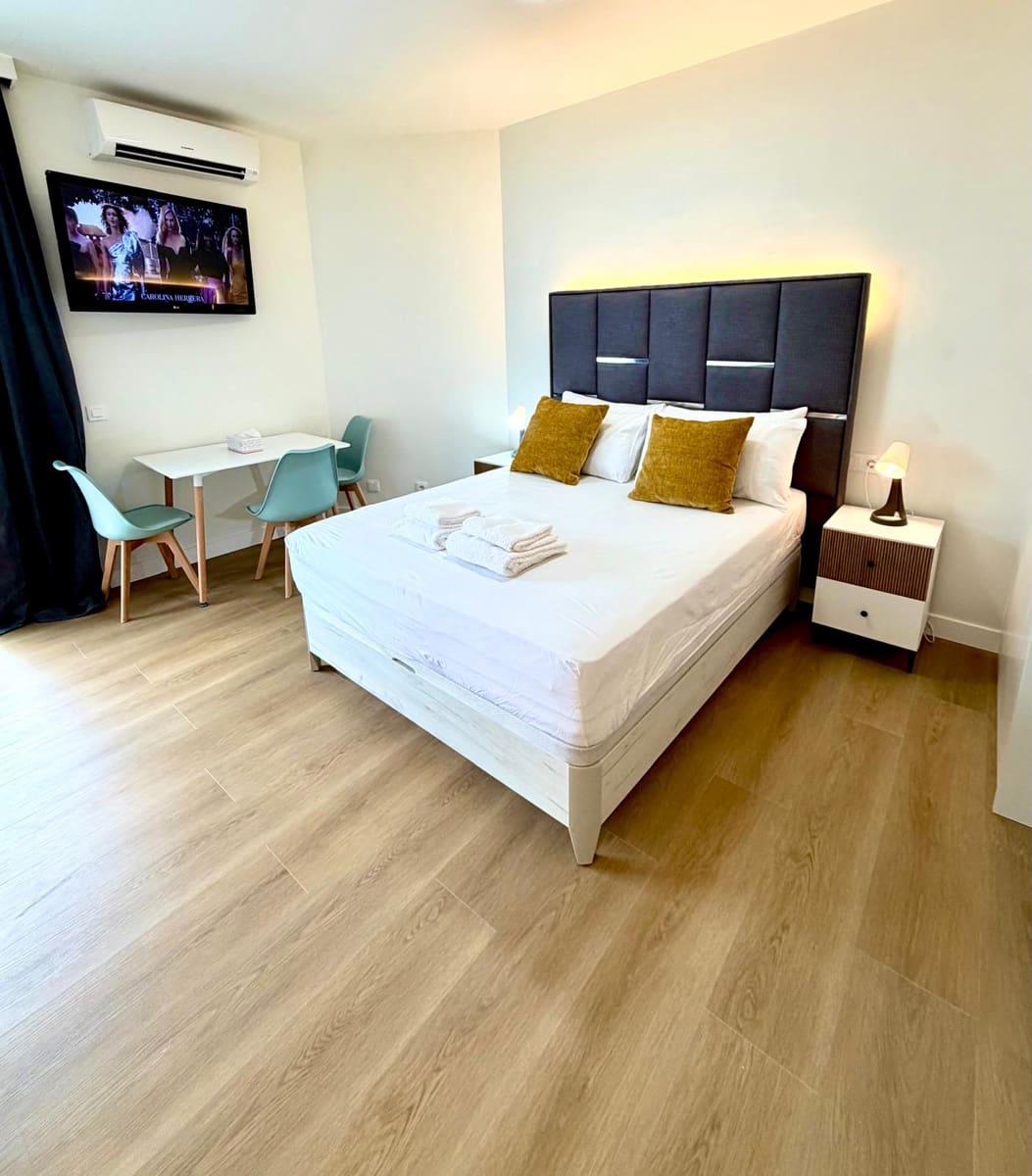 Apartment for sale in Playa Paraiso with pool - € 215,000 (Ref: 9702403)