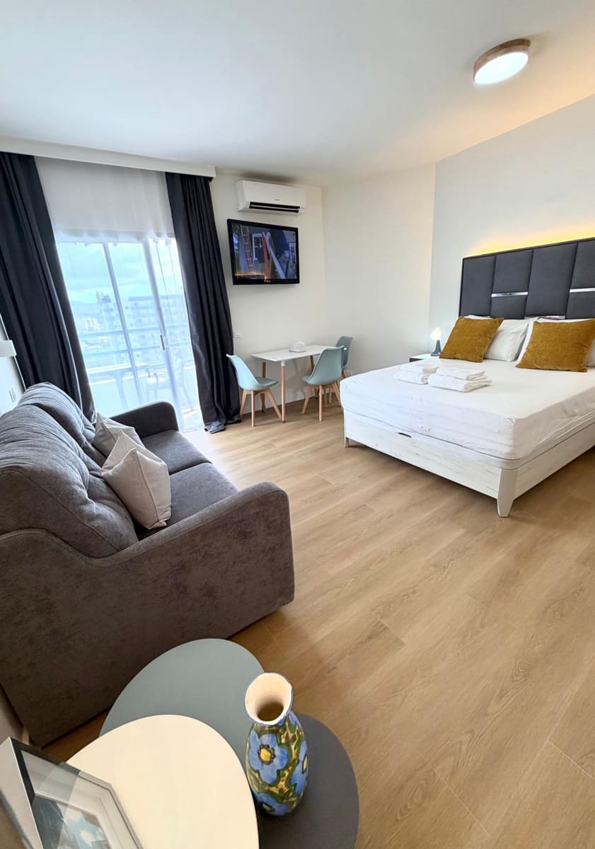 Apartment for sale in Playa Paraiso with pool - € 215,000 (Ref: 9702403)